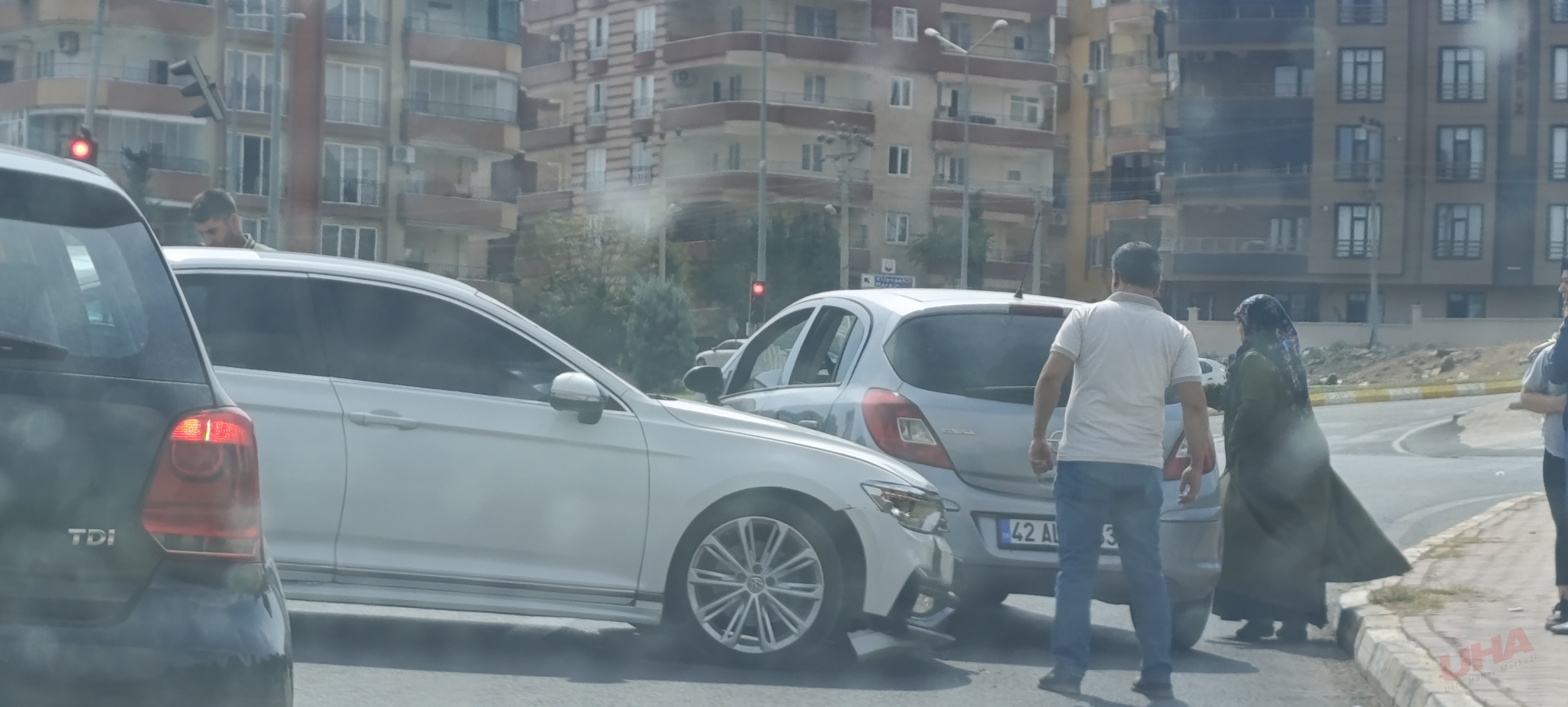 Karaköprü’de Trafik Kazası: Şaşkınlık İçinde Kaldırıma Çıkan Aile Gözyaşlarına Boğuldu