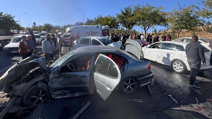 Şanlıurfa'da zincirleme trafik kazasında 7 kişi yaralandı